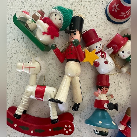 12 Vintage Christmas Wooden Ornaments - Picture 8 of 10